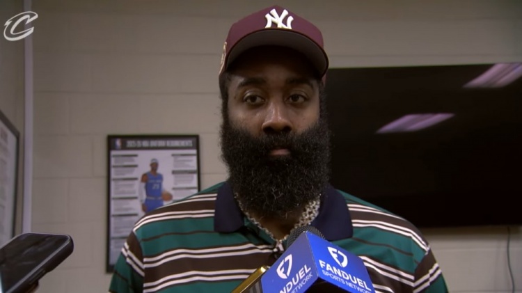 哈登谈适应过程:我还在学习 我还住在酒店里&还没安顿下来