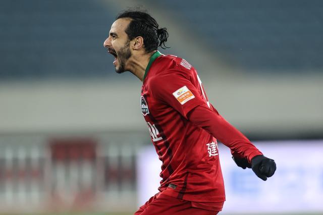 乐鱼平台-顽强河南现铁军本色 多拉多1V3破门破山东金身