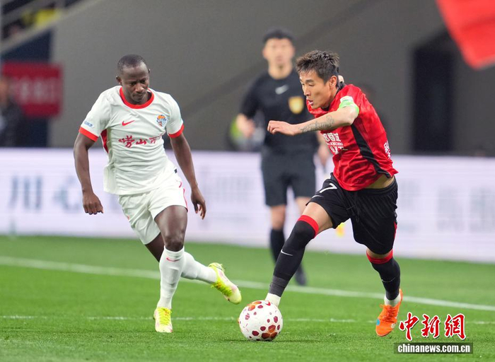 乐鱼官网-2026赛季中超联赛：成都蓉城队胜青岛海牛队|四川成都|中新社|拜合拉木·阿卜杜外力|韦世豪|安源_新浪体育_新浪新闻